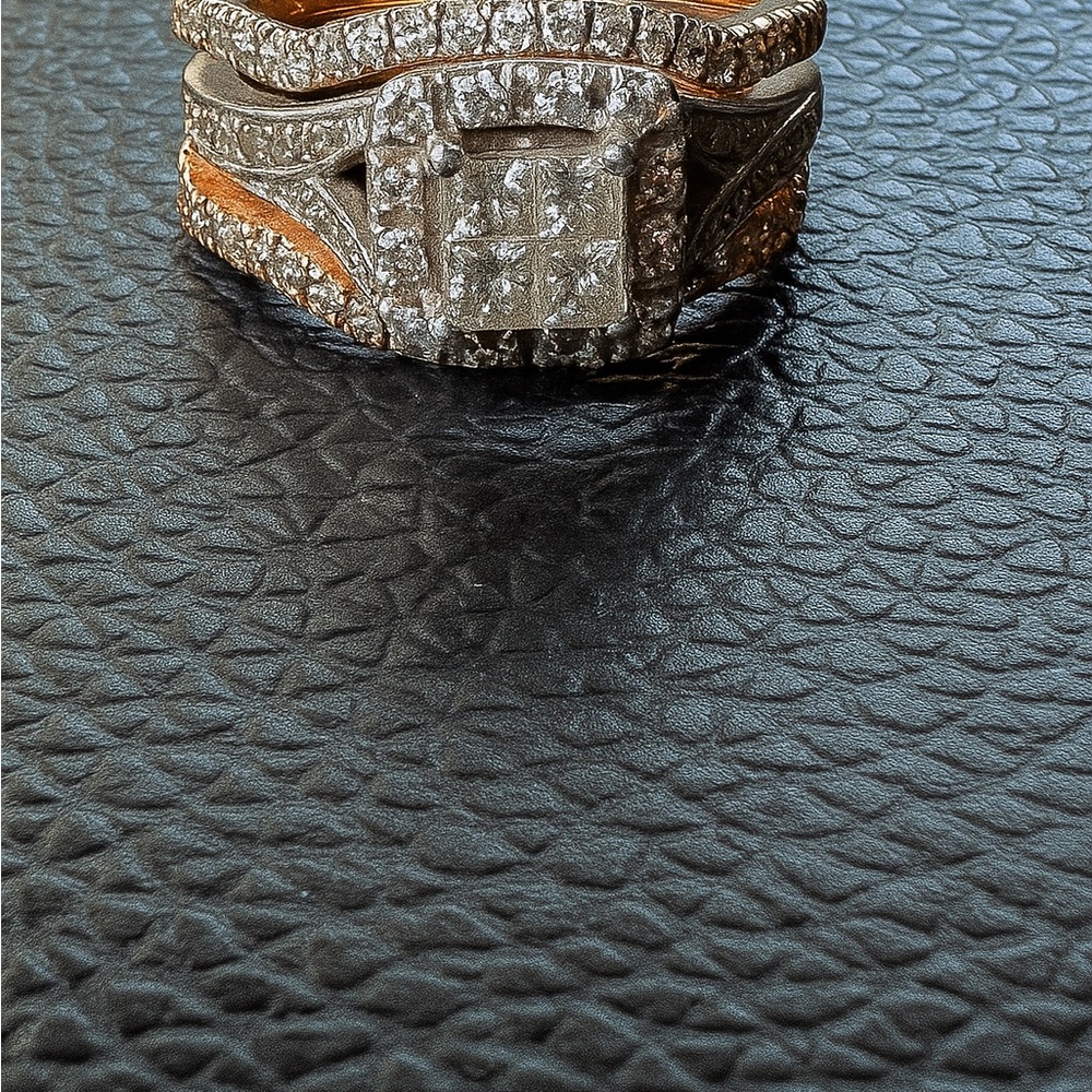 Bold White Gold and Rose Gold Wedding Ring with Intricate Design